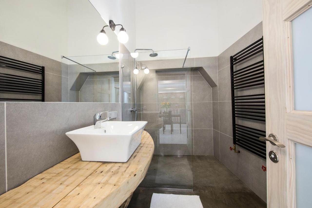 Stylish Studio Apartment In The Heart Of Riga Buitenkant foto