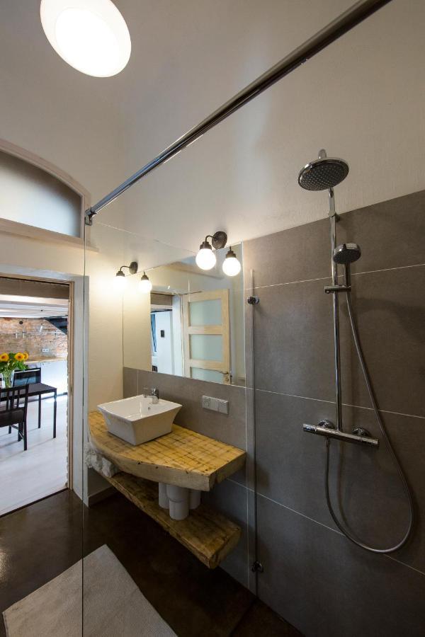 Stylish Studio Apartment In The Heart Of Riga Buitenkant foto